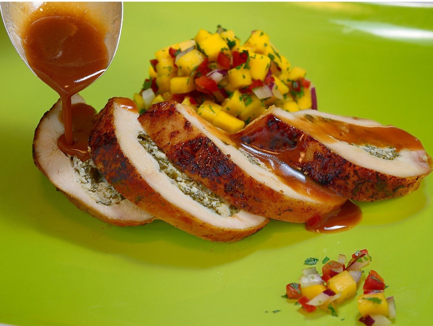 Receta Saludable: Pechugas de pollo salteadas con salsa de mango – SOMOS